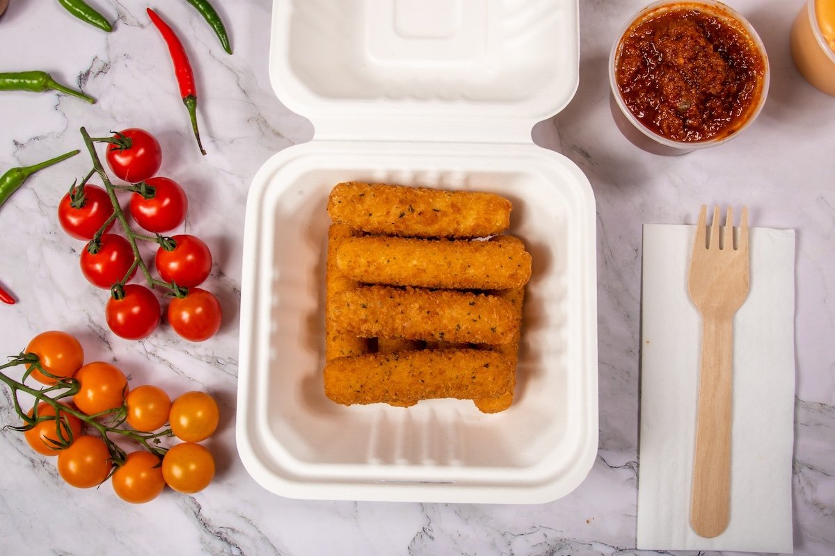 Mozzarella Sticks (8 pcs)