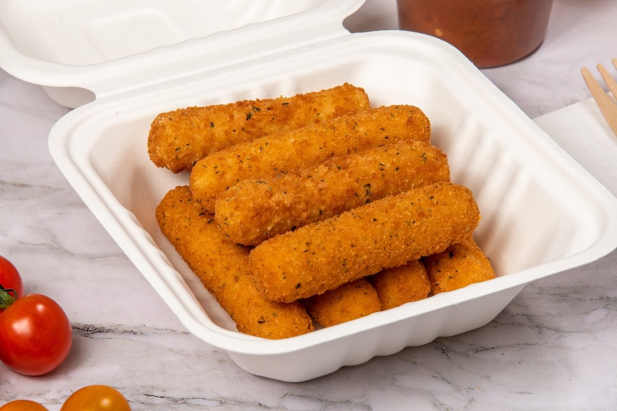 Mozzarella Sticks (8 pcs)