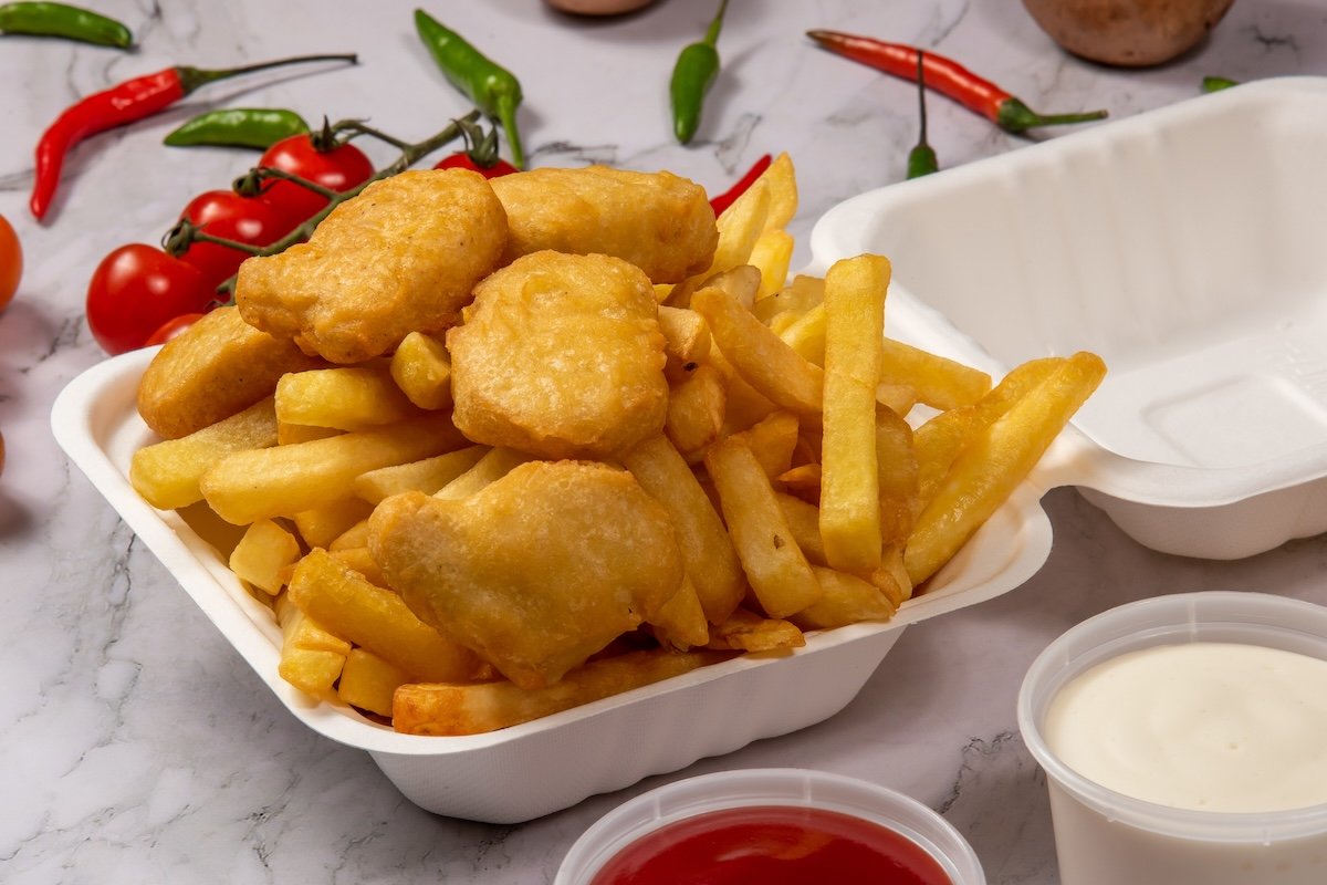 Kids Chicken Nuggets & Chips (5pcs) (with Fruit Shoot)